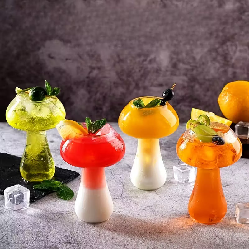 كوب زجاجي بتصميم على شكل فطر