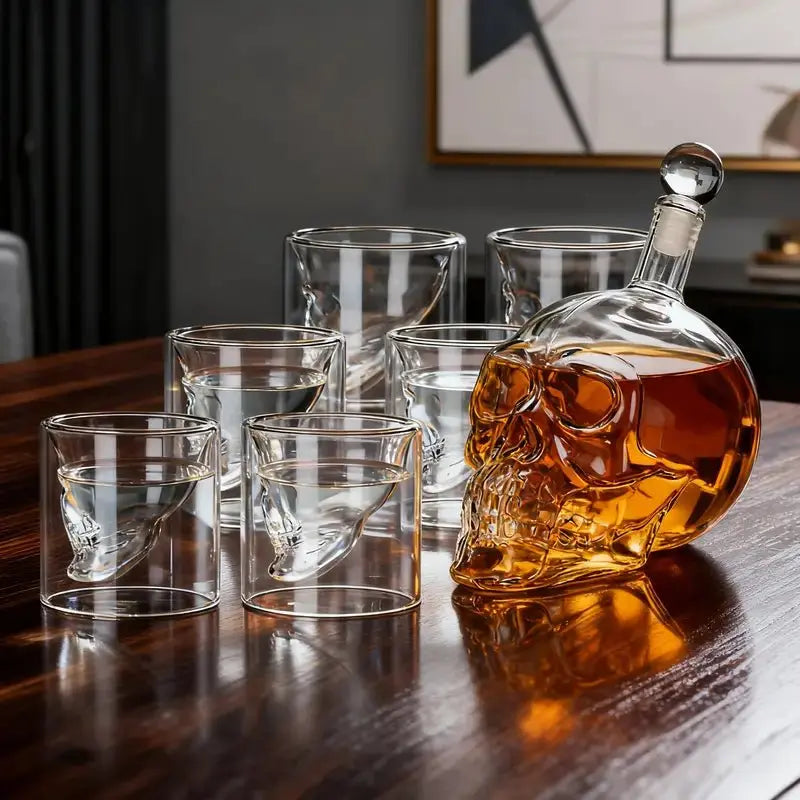 7 Parça Kafatası Şişe Seti (700 ml) – 6 Cam Bardaklı Dekoratif Hediye Seti | Ev ve Bar Dekoru - VALTEAEv DekoruEv Dekoru