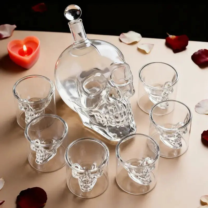 7 Parça Kafatası Şişe Seti (700 ml) – 6 Cam Bardaklı Dekoratif Hediye Seti | Ev ve Bar Dekoru - VALTEAEv DekoruEv Dekoru
