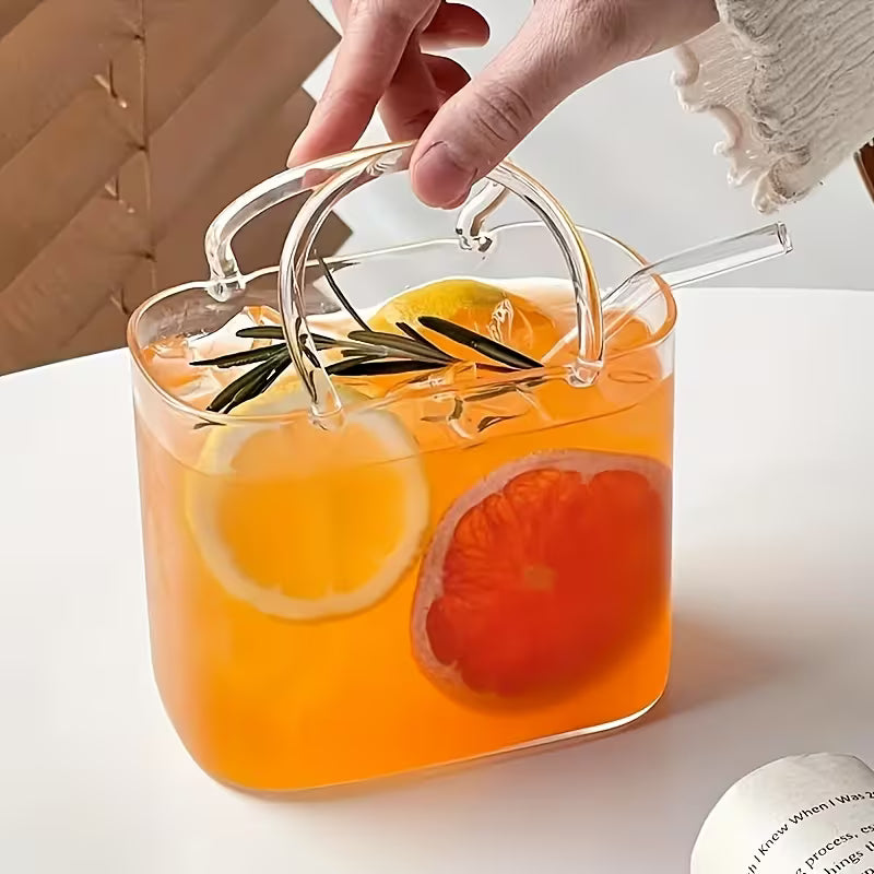 كوب زجاجي بتصميم على شكل كيس