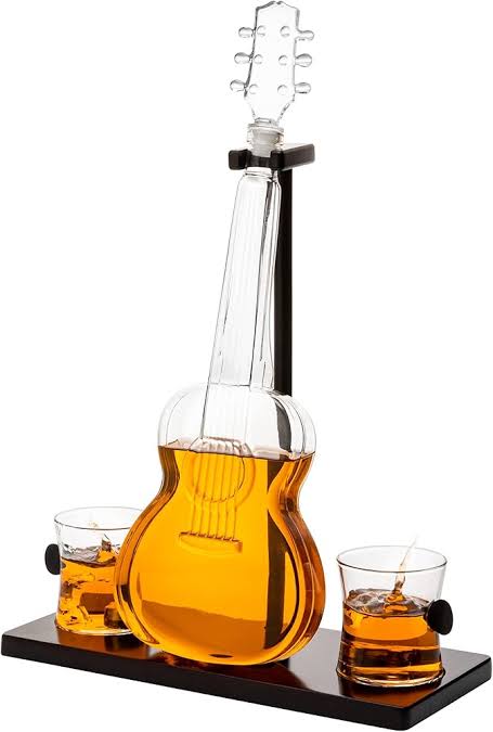 Gitar Tasarımlı Koleksiyonluk Cam Şişe Seti – Ahşap Standlı & 2’li Bardaklı (1000 ml)